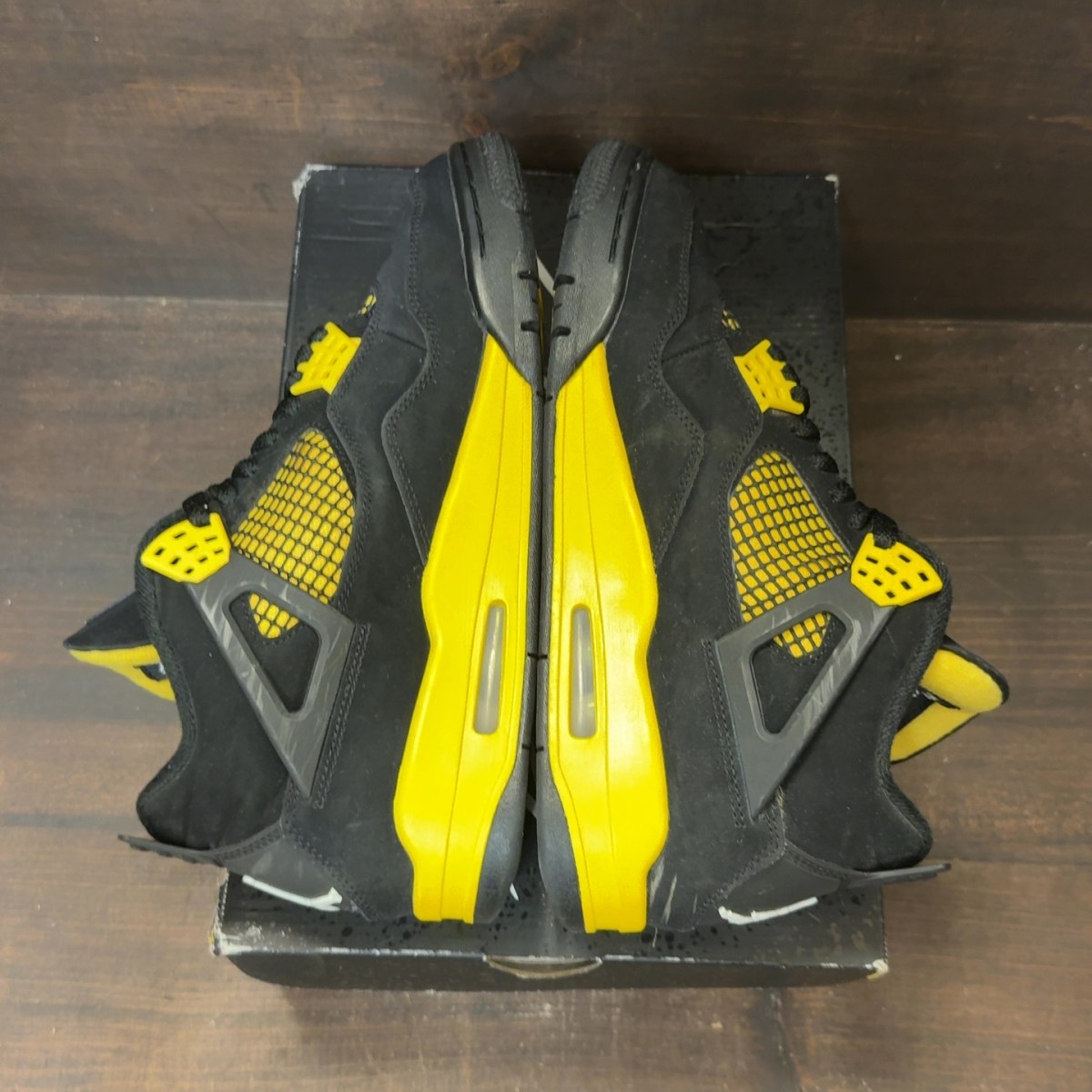 Jordan 4 Retro Thunder (2023) Size 8.5 (Pre-Owned)