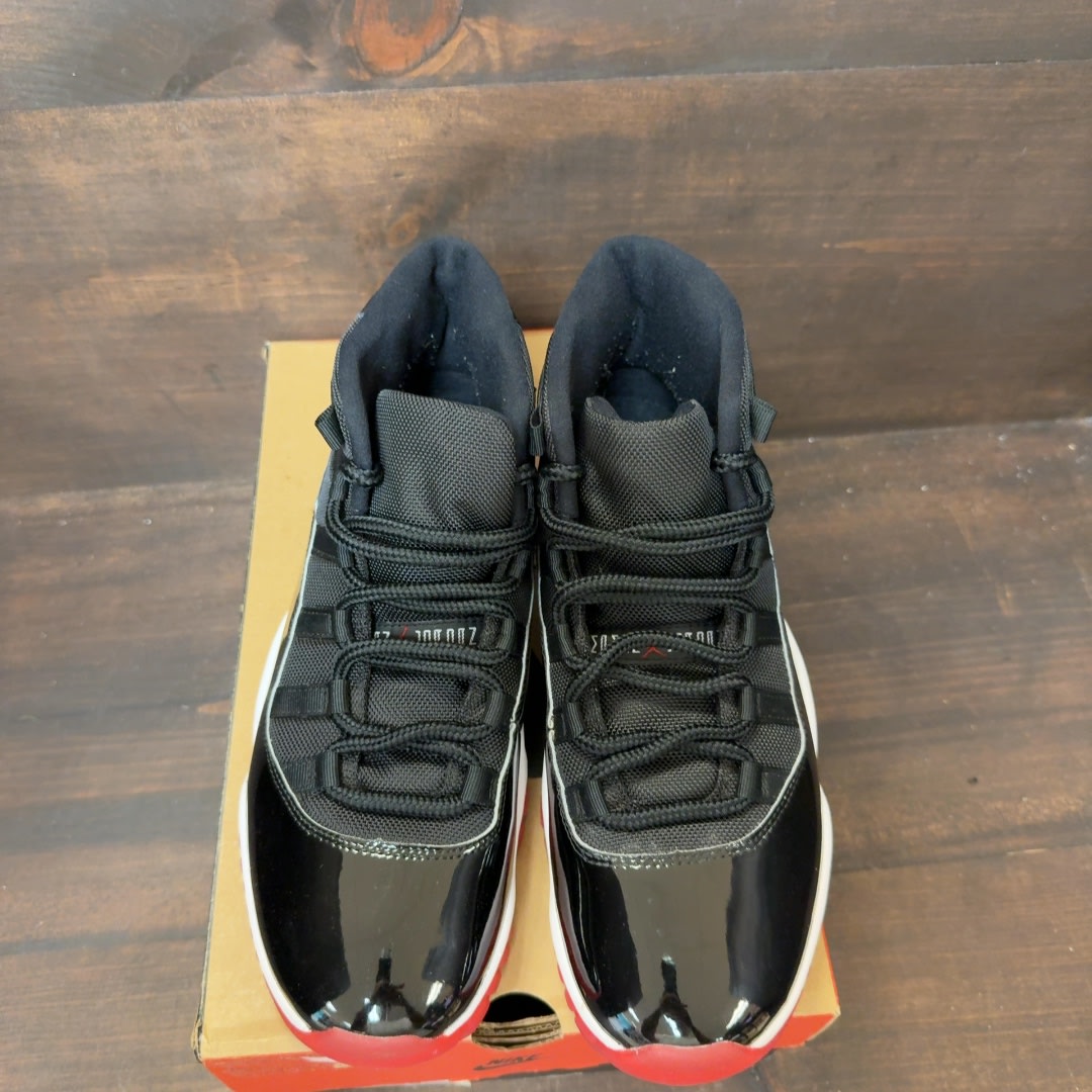 Jordan 11 Retro Playoffs Bred (2019) Size 10 (Pre-Owned)