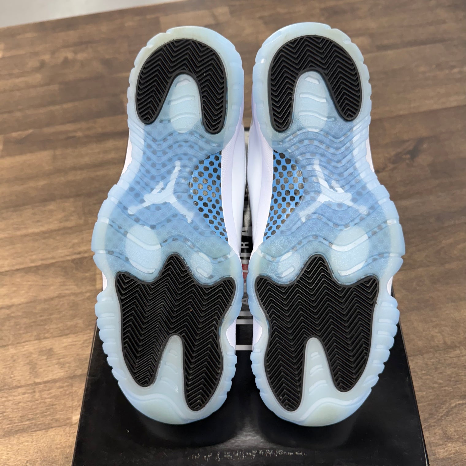 Legend Blue Jordan 11 2024 (USED)