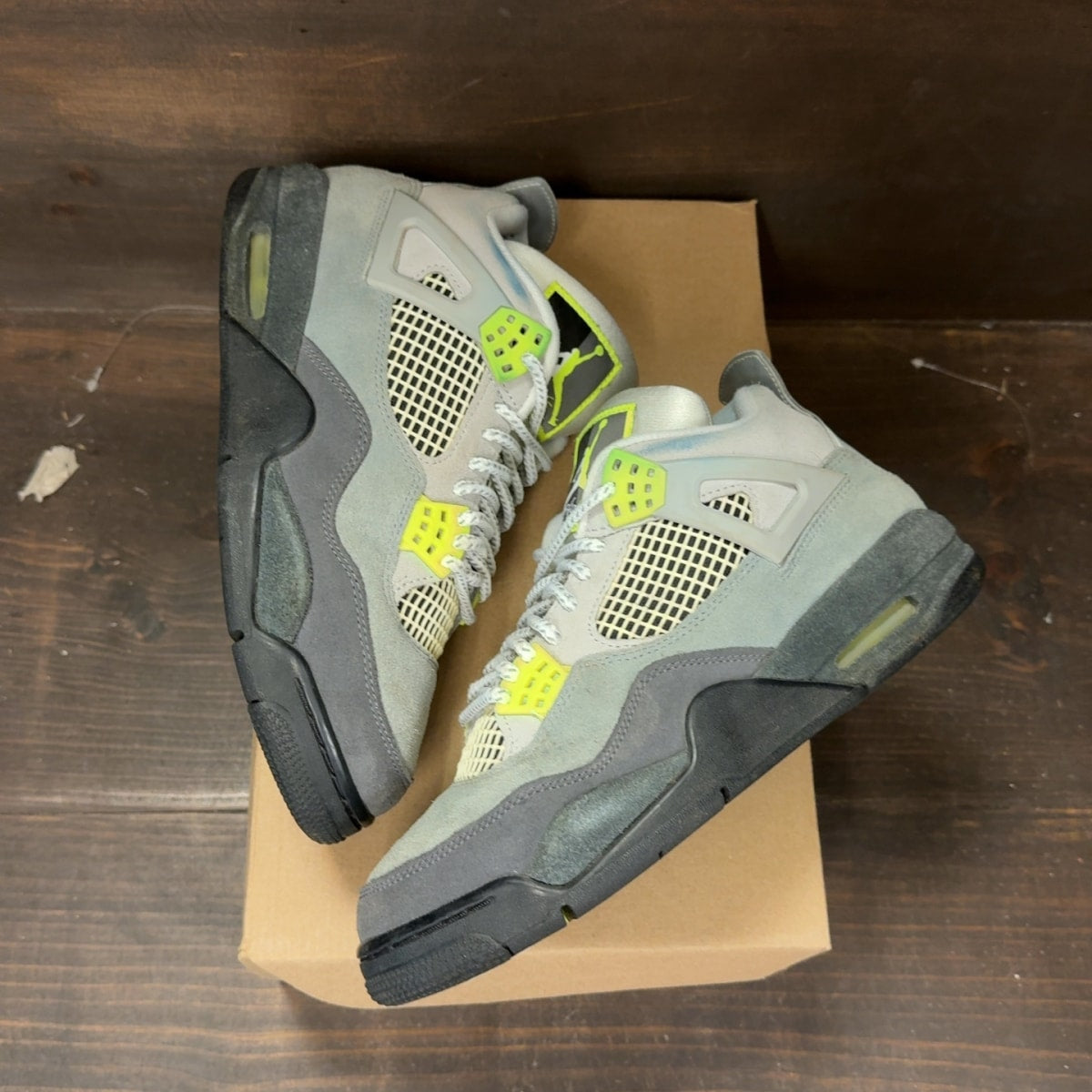 Jordan 4 Retro SE 95 Neon Size 8.5 (Pre-Owned) - Image 2