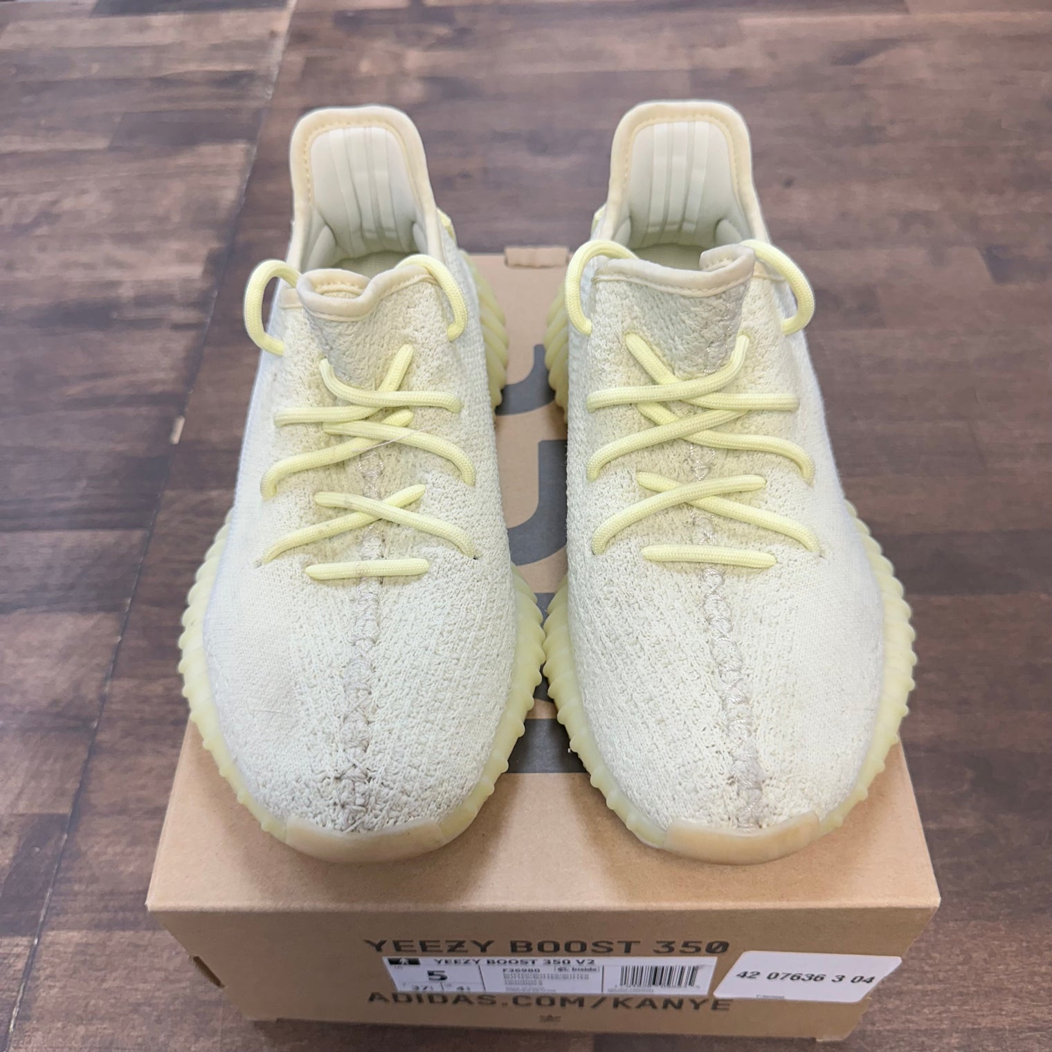 Butter Yeezy 350 (USED)
