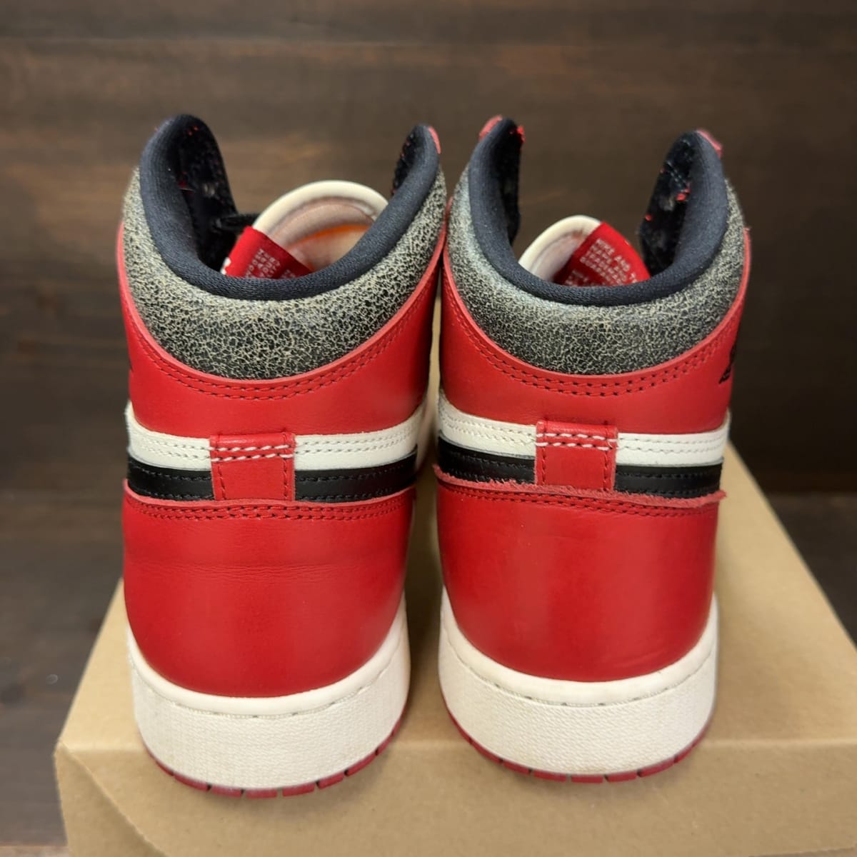 Jordan 1 Retro High OG Chicago Lost and Found (GS) Size 7Y (Pre-Owned) - aux