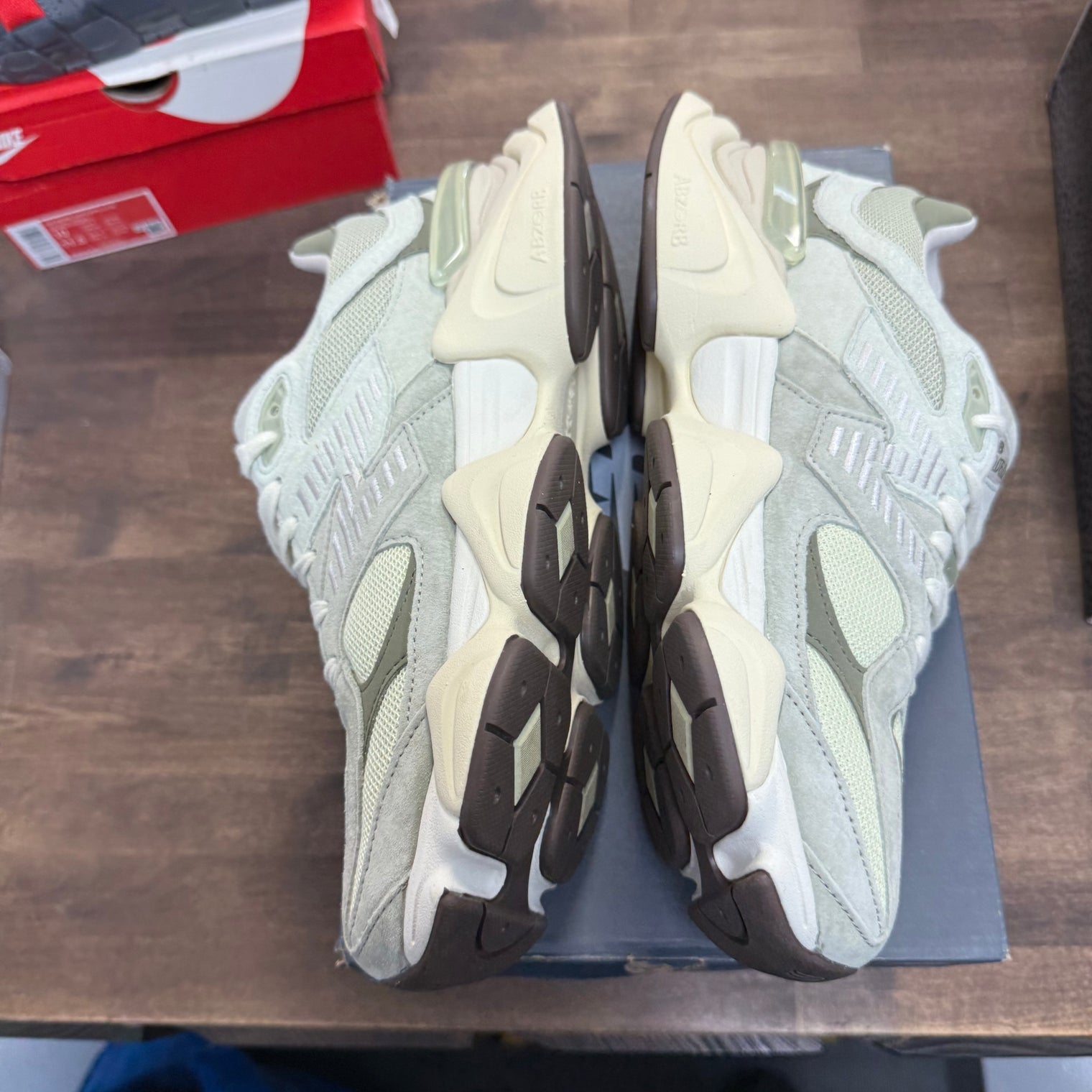 Olivine New Balance 9060 (USED)