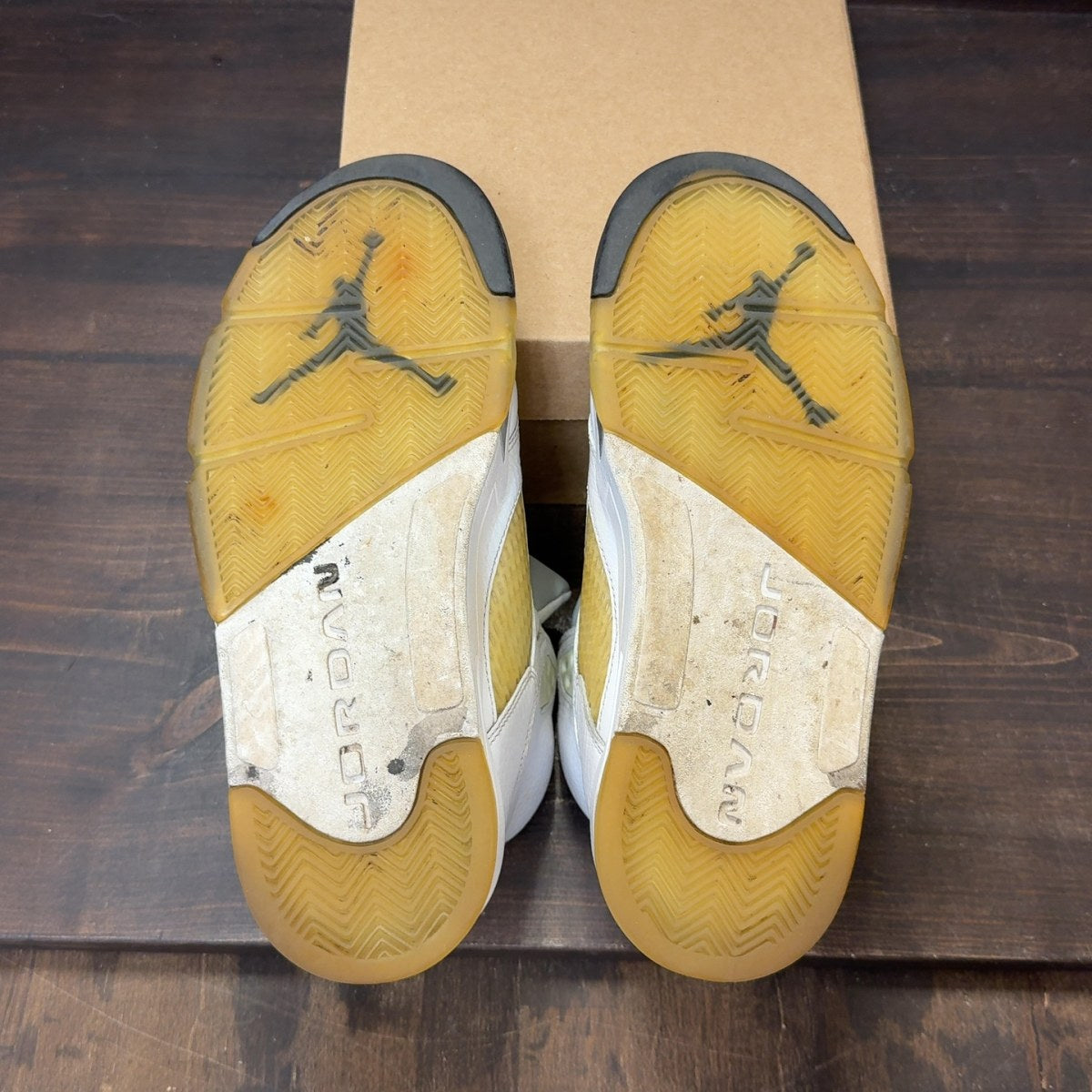 Jordan 5 Retro Metallic White (2015) Size 9 (Pre-Owned) - Image 7