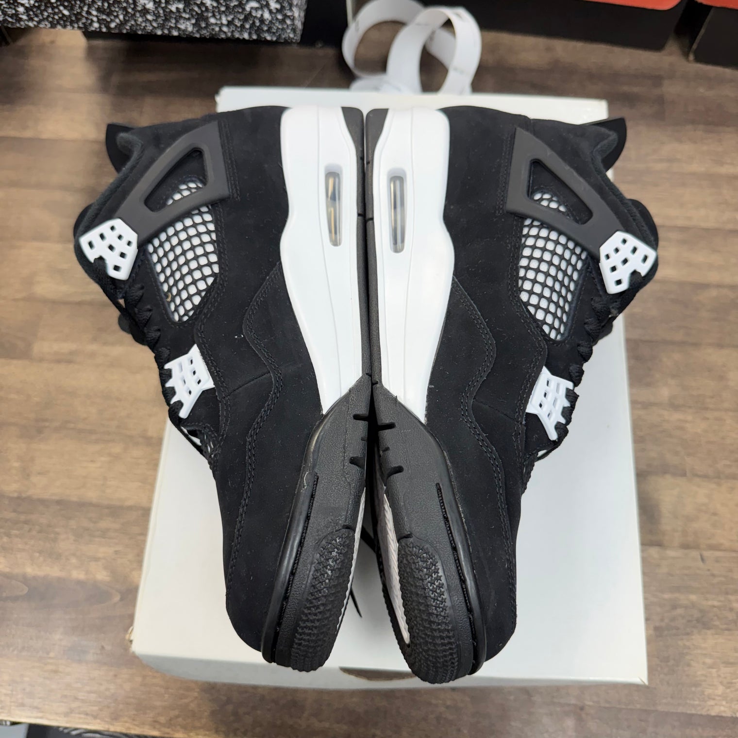 White Thunder Jordan 4 Retro (USED)