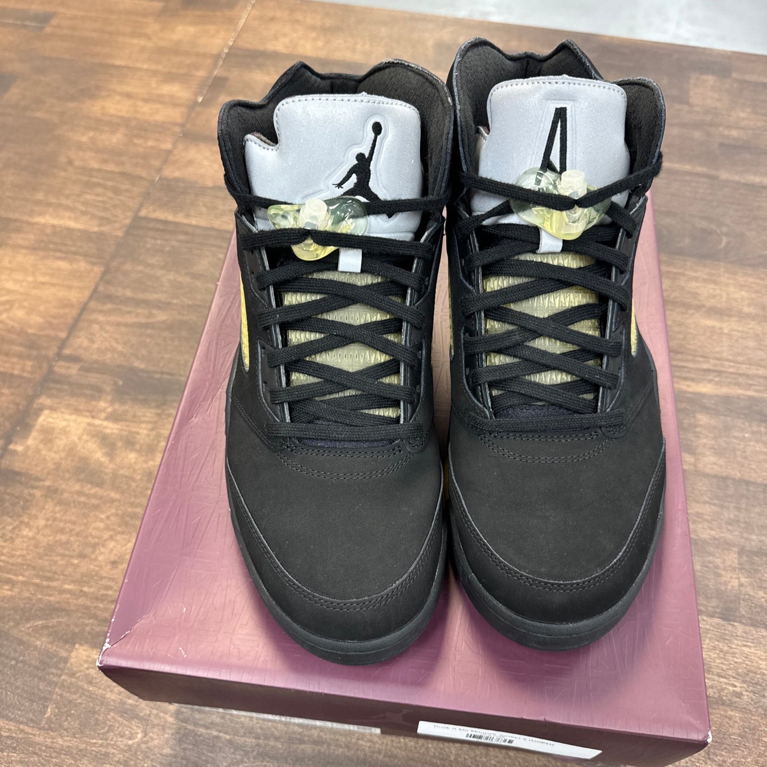 A Ma Maniere Dusk Jordan 5 (USED)