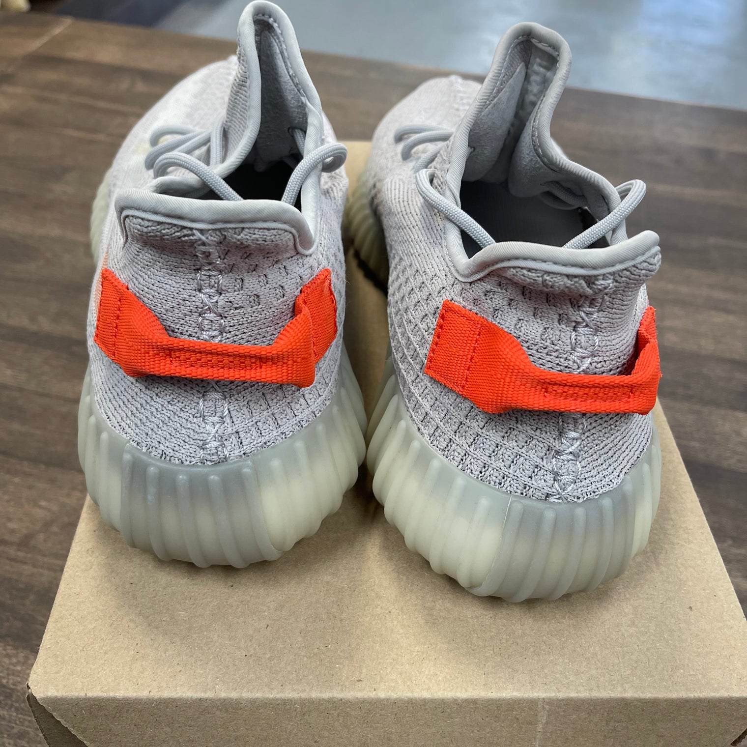 Tail Light Yeezy 350 (USED,No Box)
