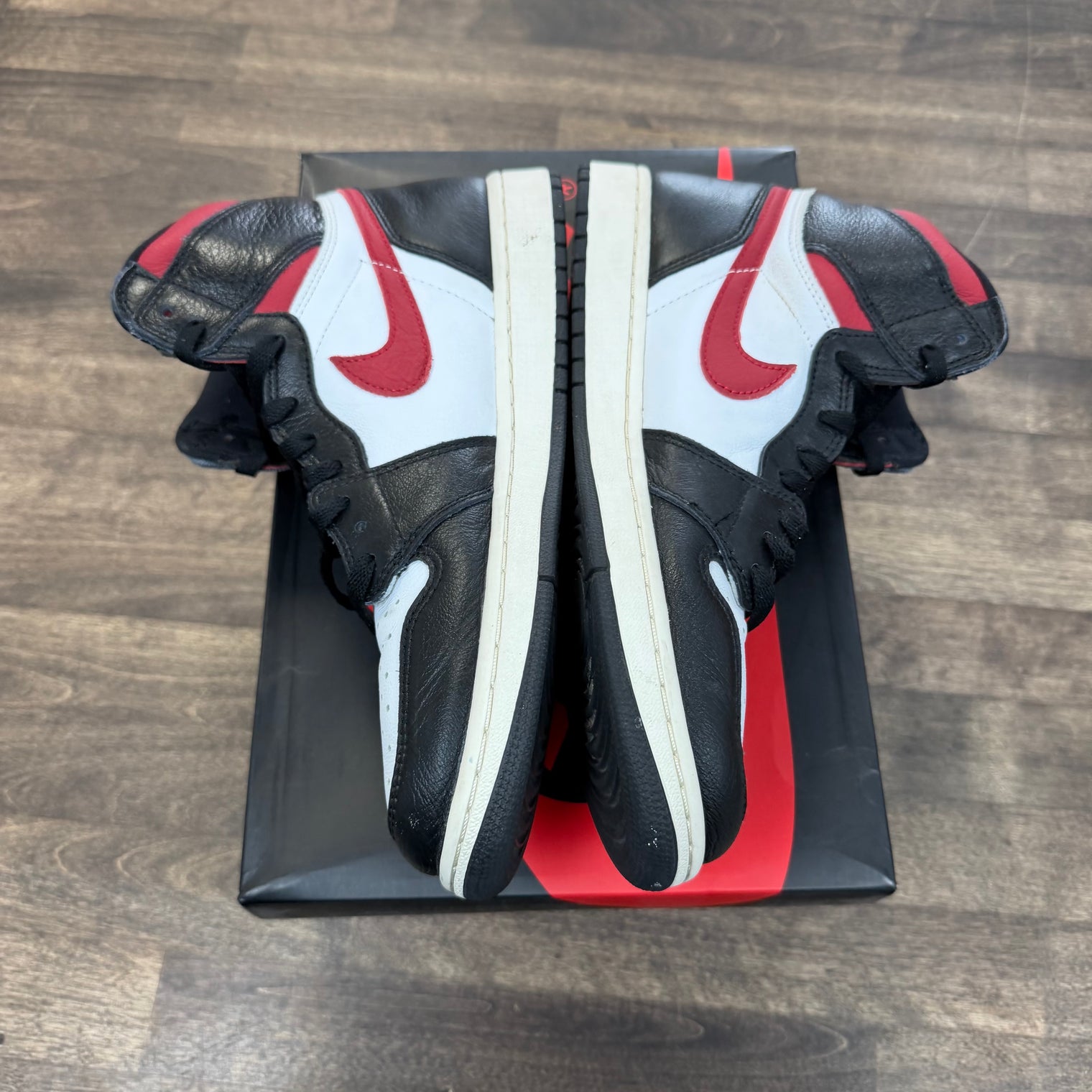 Gym Red Jordan 1 High (USED)