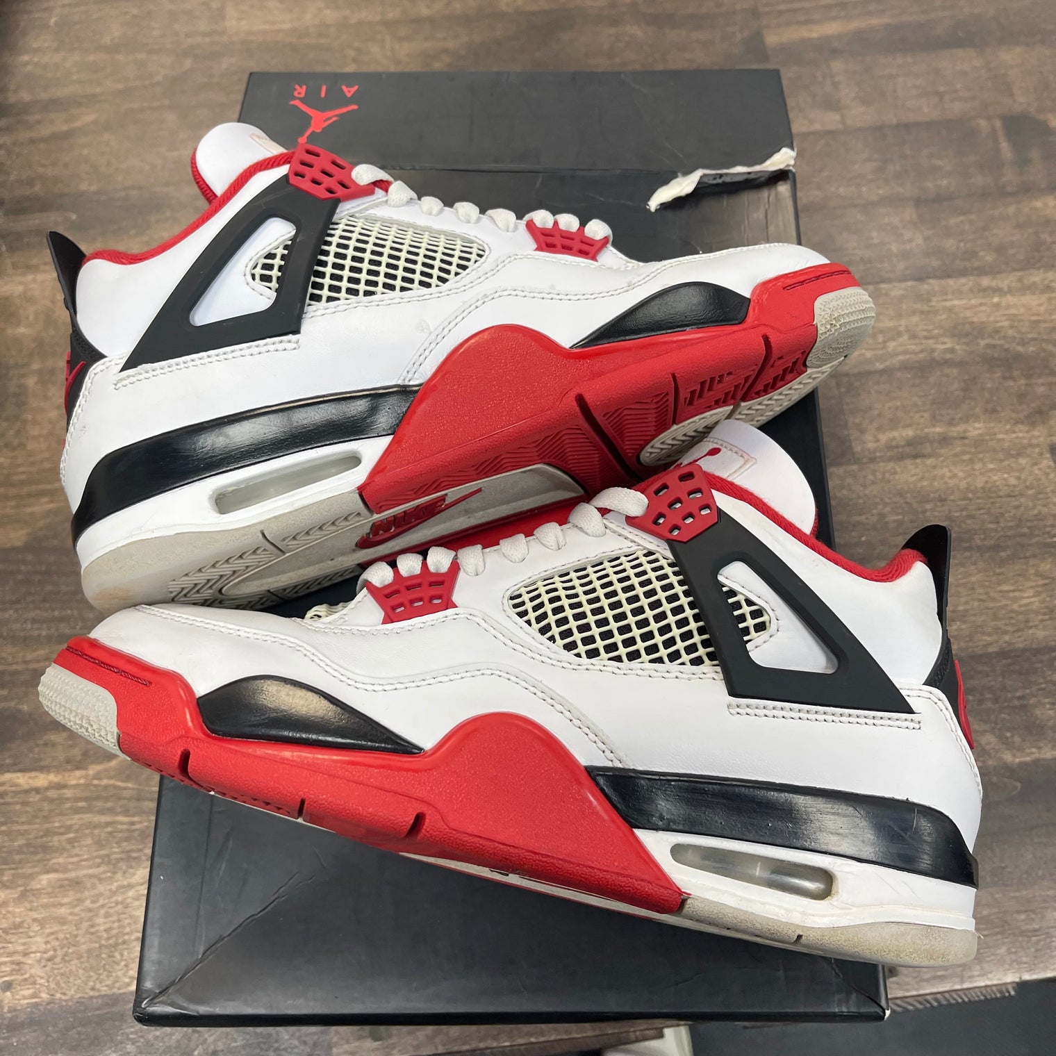 Fire Red Jordan 4 (USED)