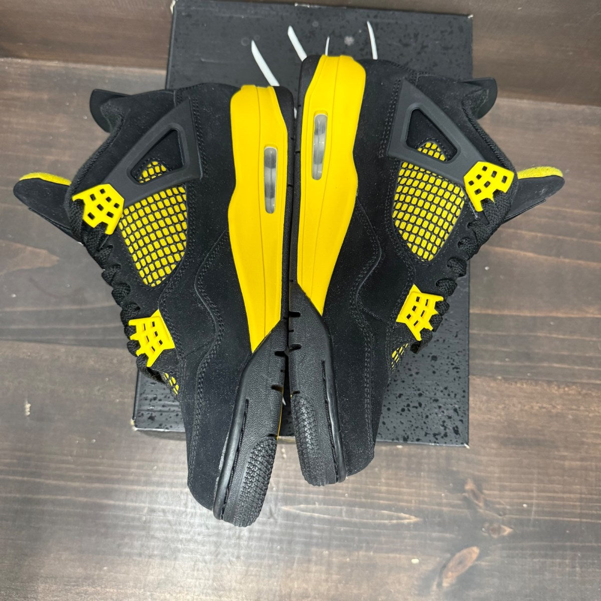 Jordan 4 Retro Thunder (2023) - Image 3
