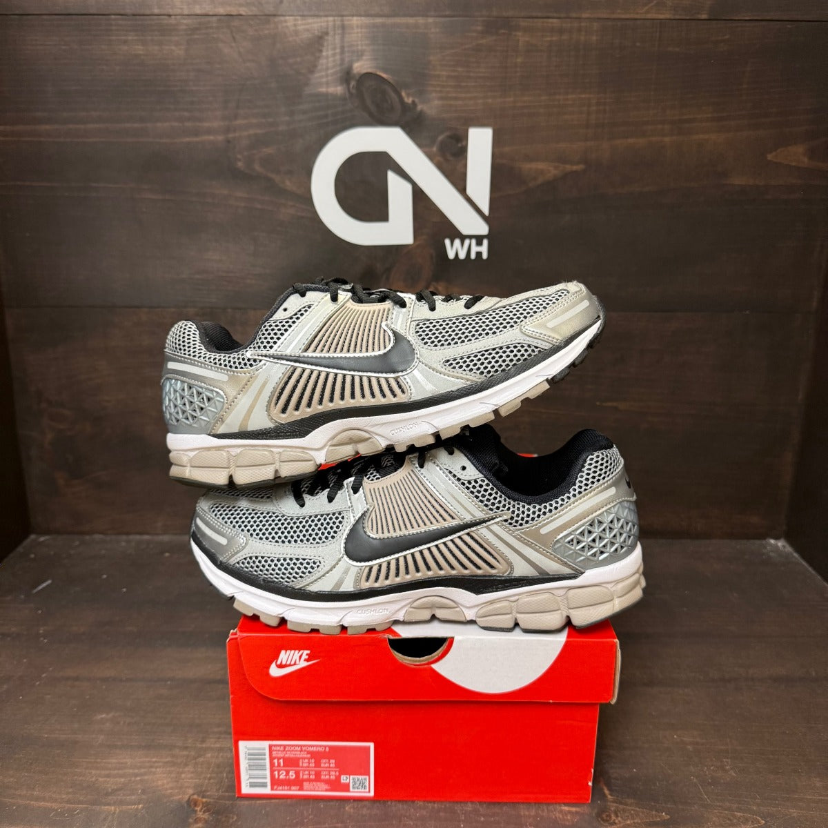 Nike Zoom Vomero 5 Metallic Silver College Grey Size 11 (Pre-Owned)