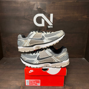 Nike Zoom Vomero 5 Metallic Silver College Grey Size 11 (Pre-Owned)