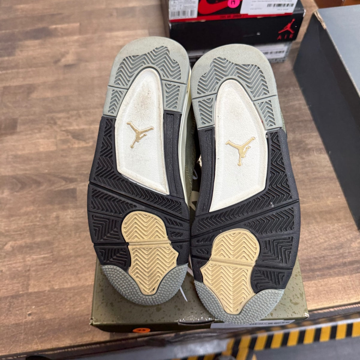 Jordan 4 Retro SE Craft Medium Olive (GS) Size 6.5Y (Pre-Owned) - Image 5