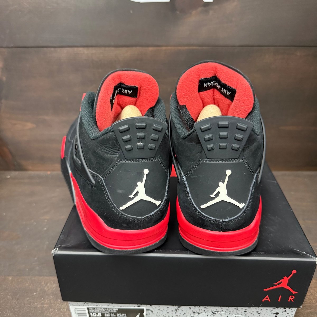 Jordan 4 Retro Red Thunder Size 10.5 (Pre-Owned) - sole