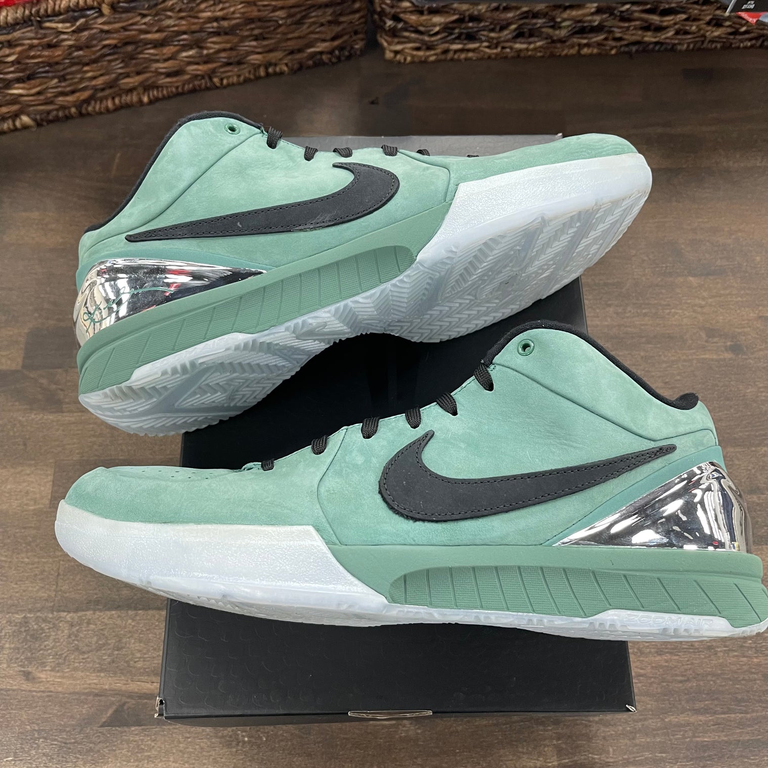 Girl Dad Kobe 4 Protro (USED)