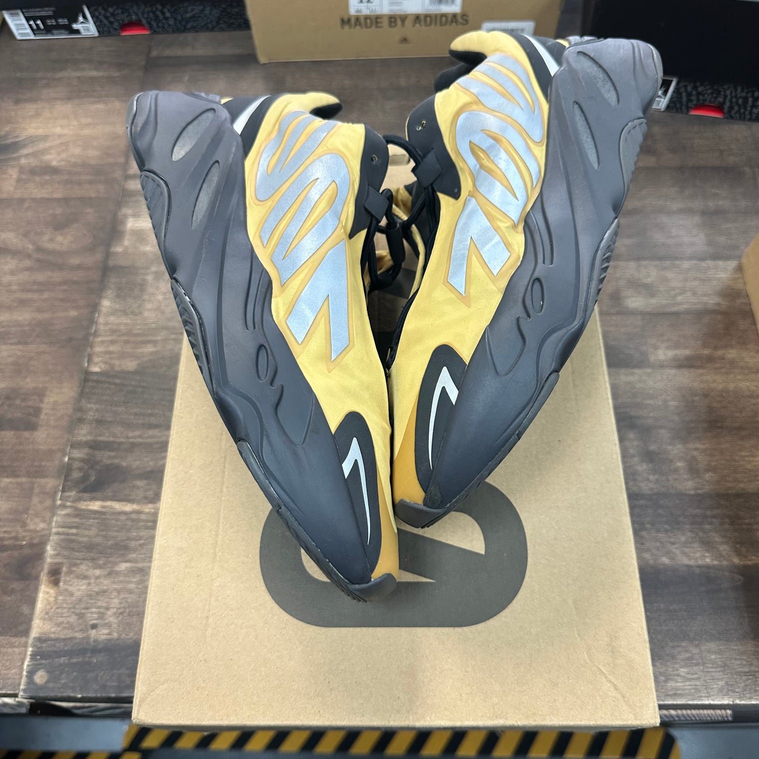 Honey Dew MNVN Yeezy 700 (USED)