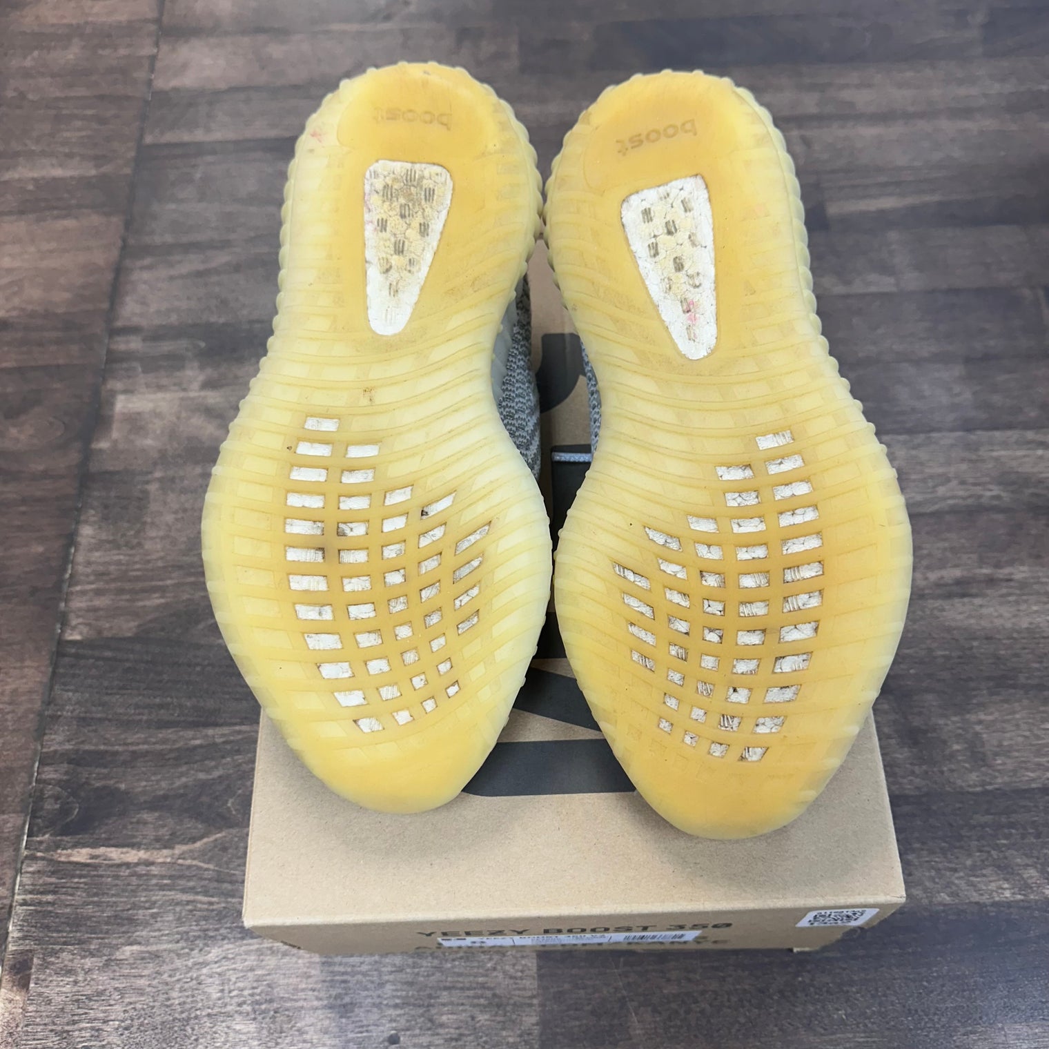 Static Non Reflective Yeezy 350 (USED)