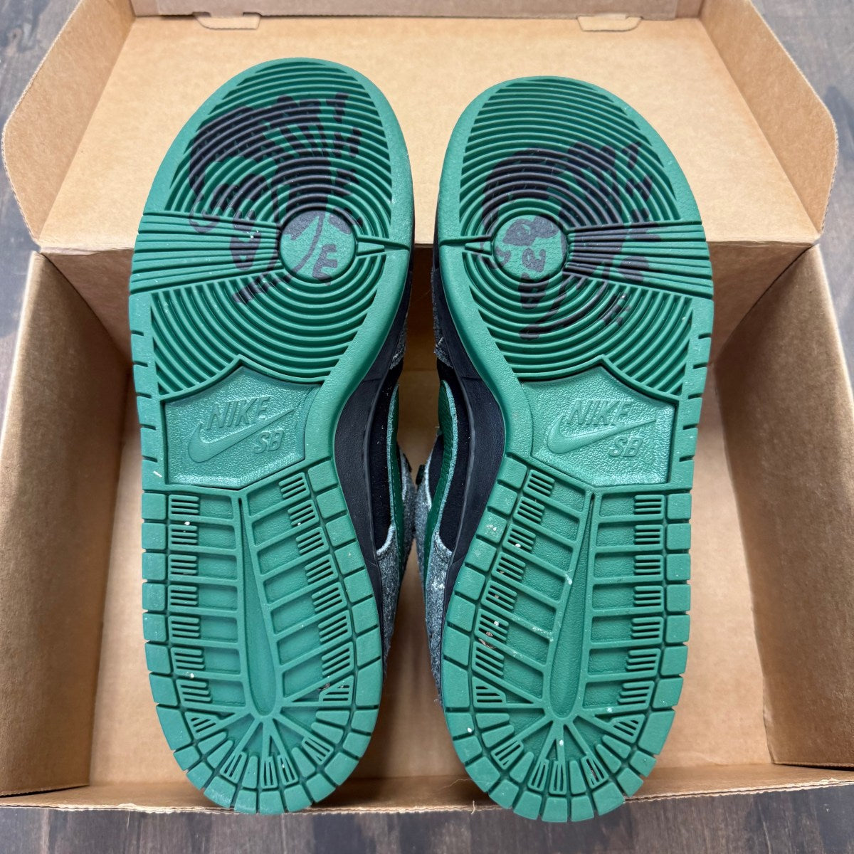 Nike SB Dunk Low There Skateboards Size 9.5 (Pre-Owned) - Image 5