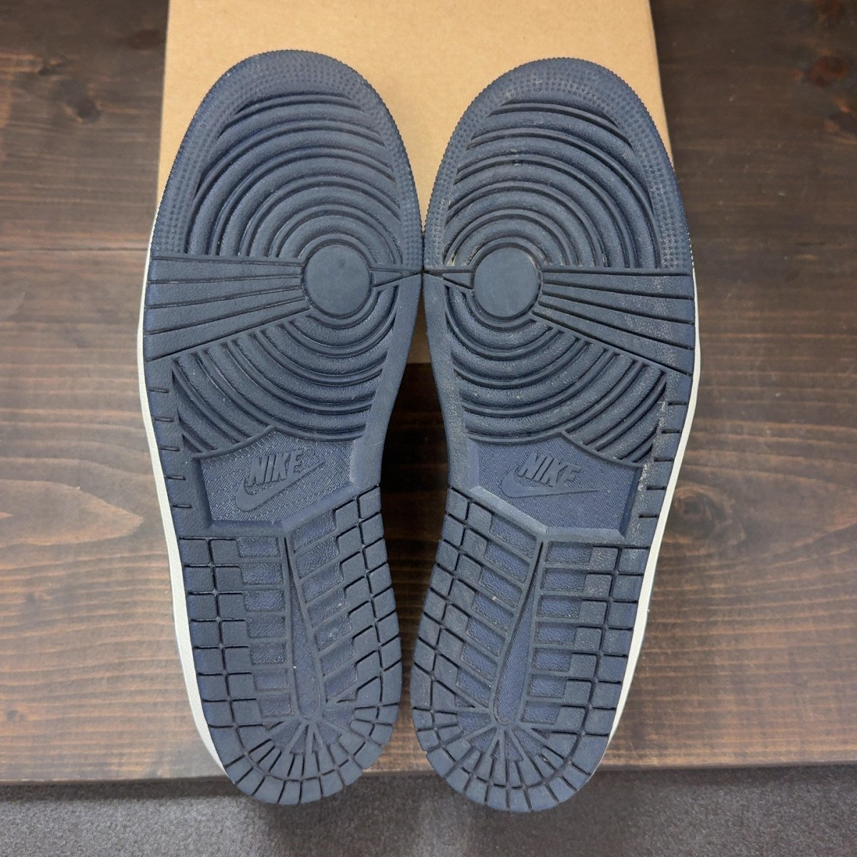 Jordan 1 Low OG Obsidian UNC Size 9.5 (Pre-Owned) - Image 8