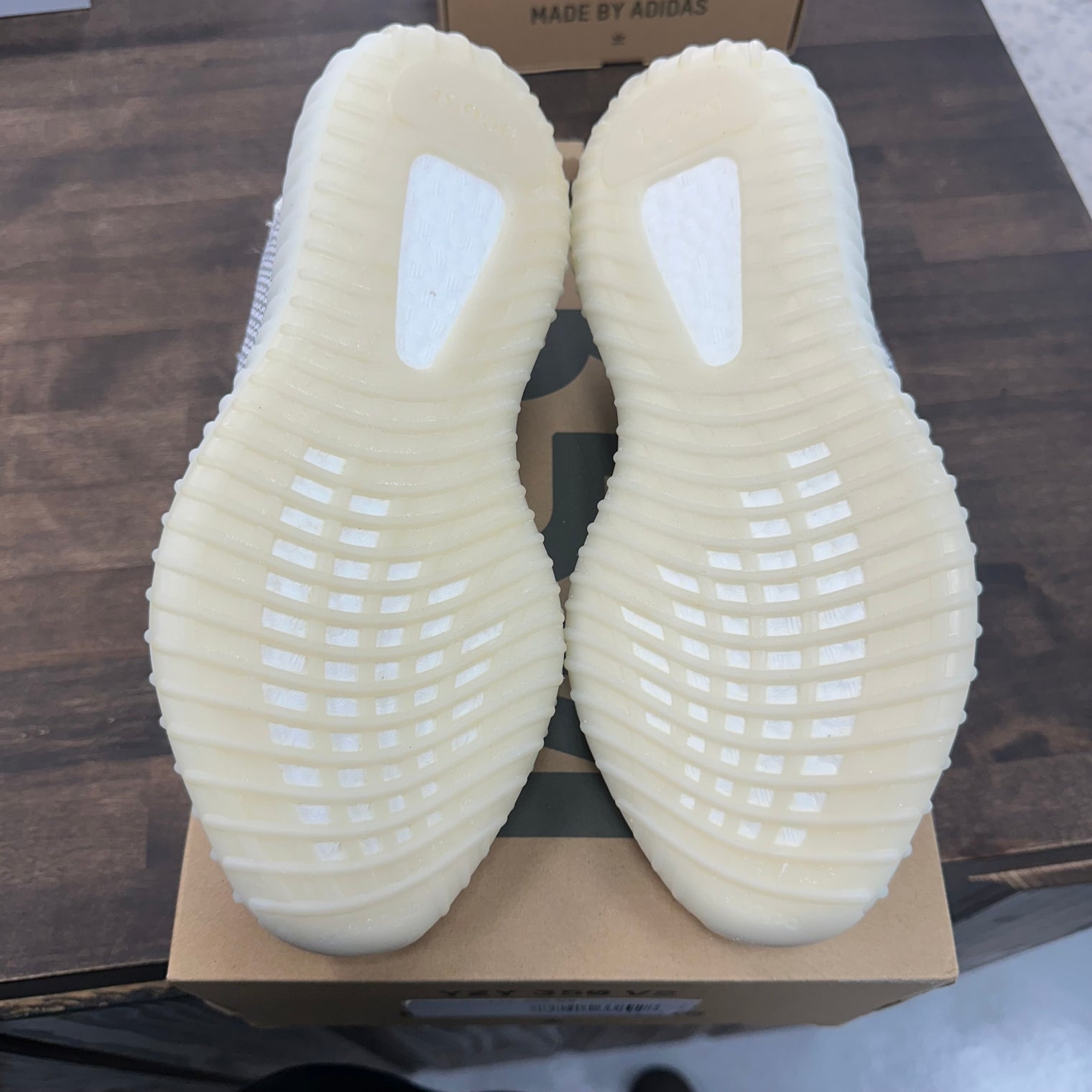 Static Yeezy 350 (USED)
