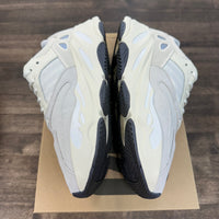 Analog Yeezy 700 (USED)