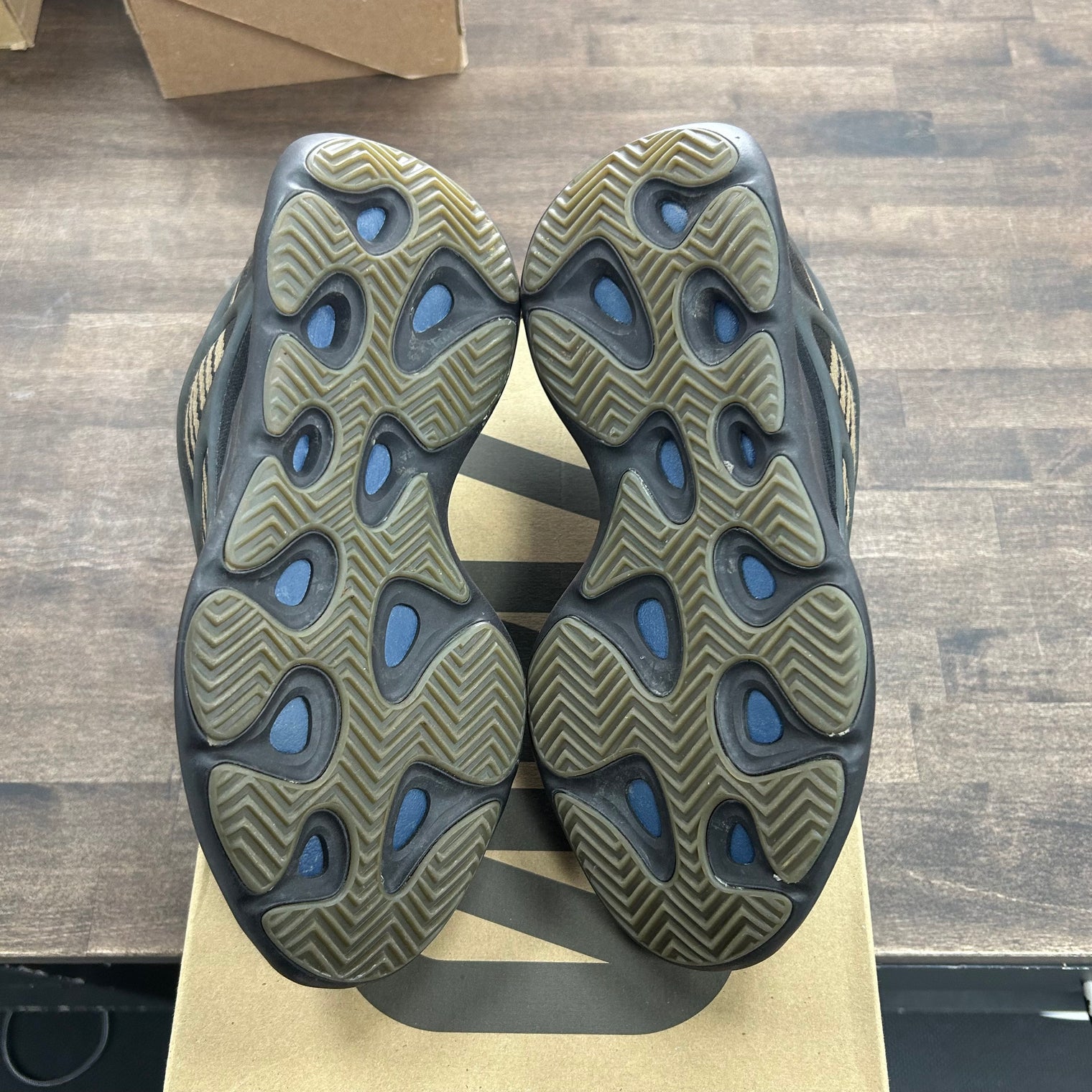 Clay Brown adidas Yeezy 700 V3 (USED)