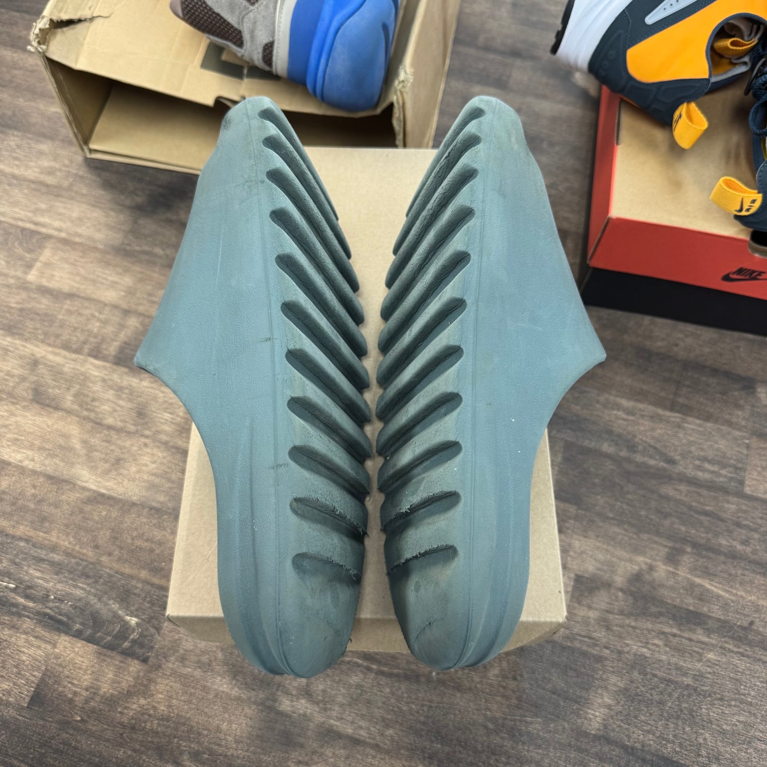 Slate Marine Yeezy Slide (USED,No Box)