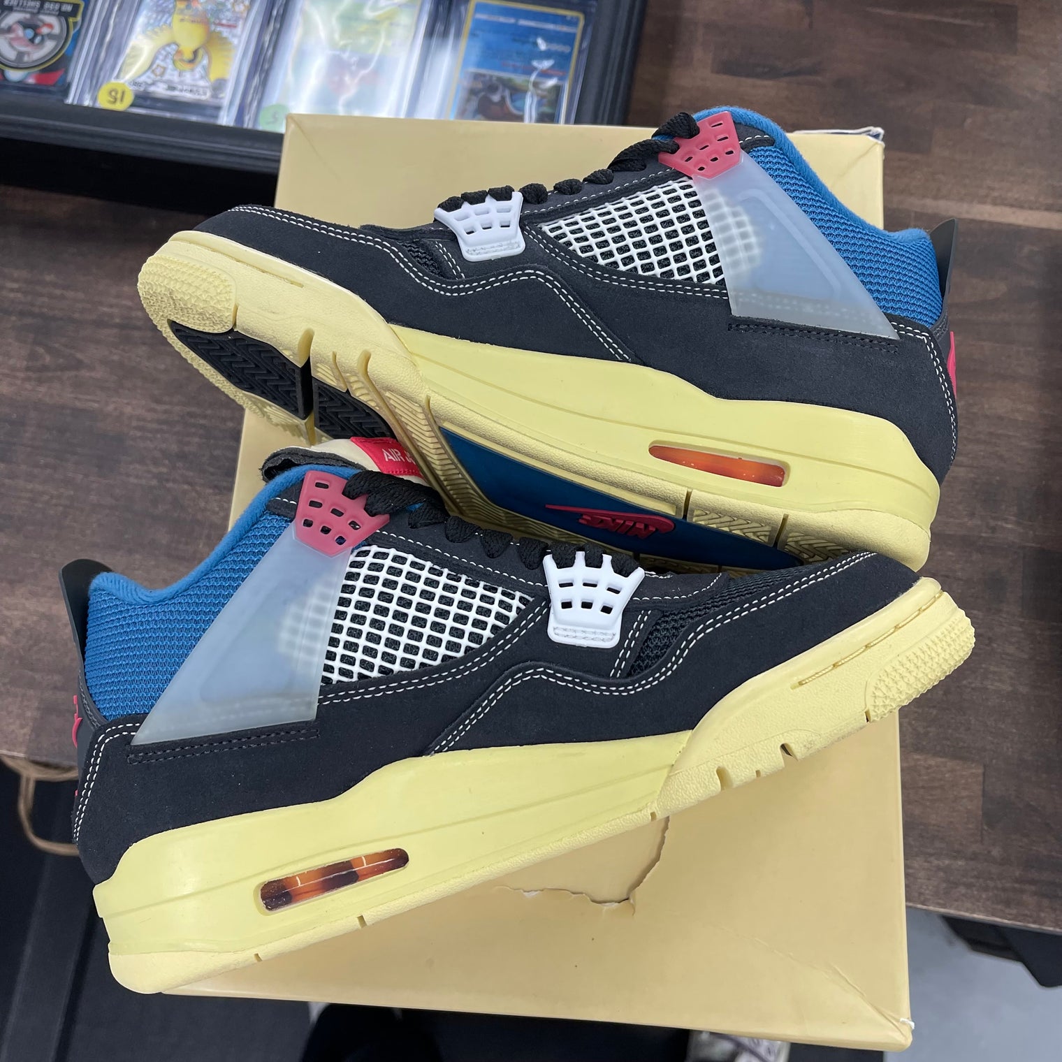 Jordan 4 Union Off Noir (USED)
