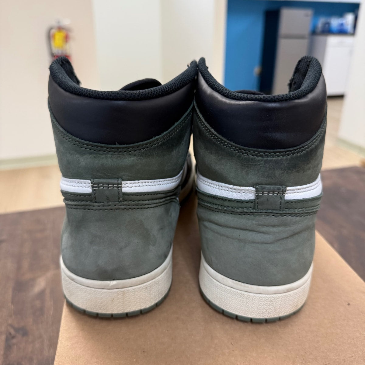 Jordan 1 Retro High Clay Green Size 10 (Pre-Owned) - Image 3