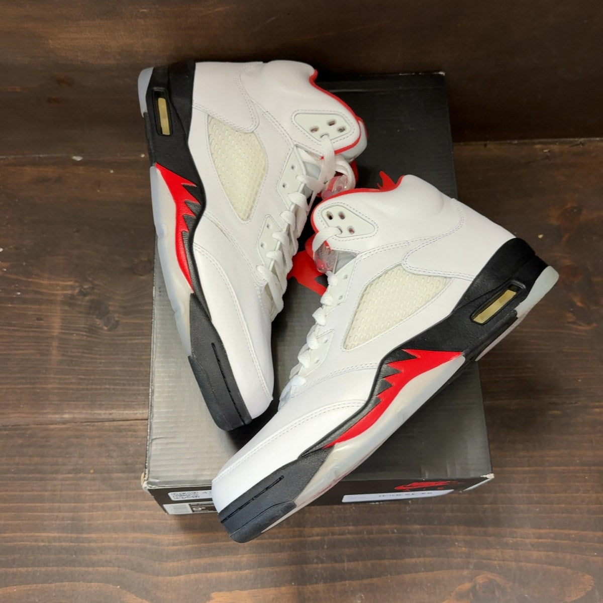 Jordan 5 Retro Fire Red Silver Tongue (2020) - Image 2