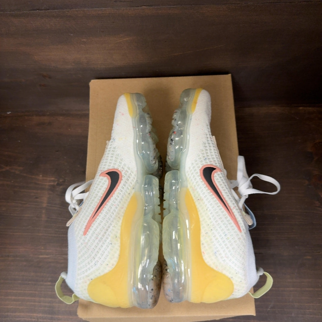 Nike Air VaporMax 2021 Flyknit GS 'Mismatched Swoosh - White' Size 7 (Pre-Owned) - Image 6