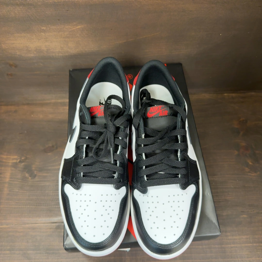 Jordan 1 Retro Low OG Black Toe (2023) Size 9 (Pre-Owned)