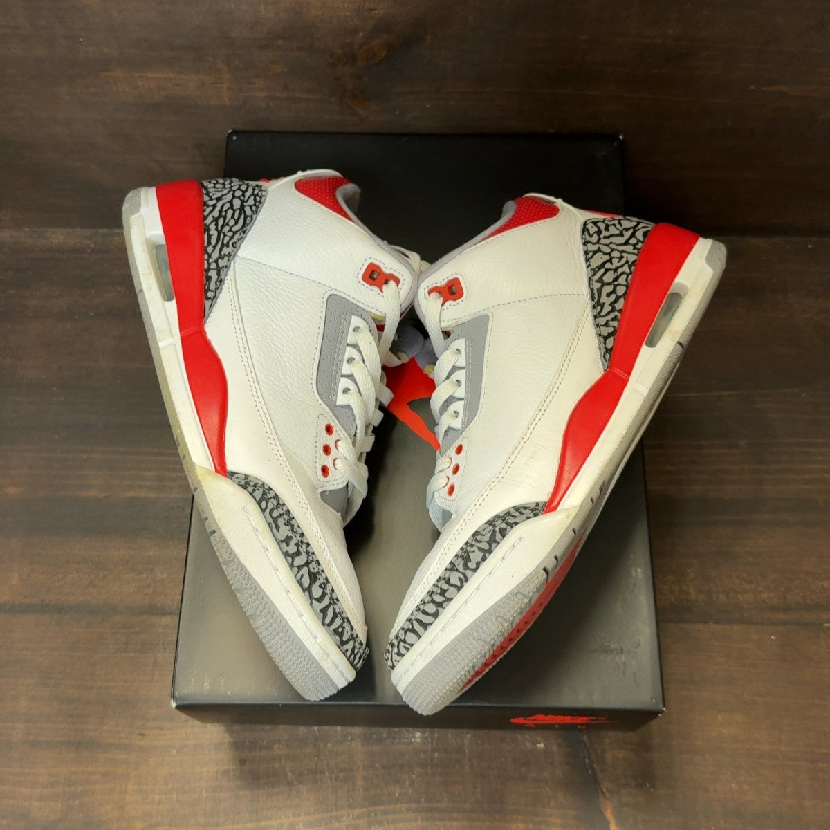 Jordan 3 Retro Fire Red (2022) - Image 2