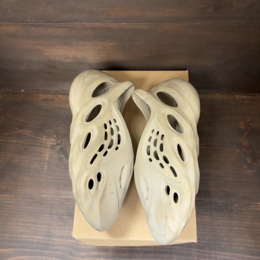 adidas Yeezy Foam RNNR Stone Sage Size 8 (Pre-Owned) - Image 2