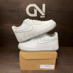 Nike Air Force 1 Low LV8 White Wolf Grey Black (GS) Size 6.5Y (Pre-Owned) - Image 1