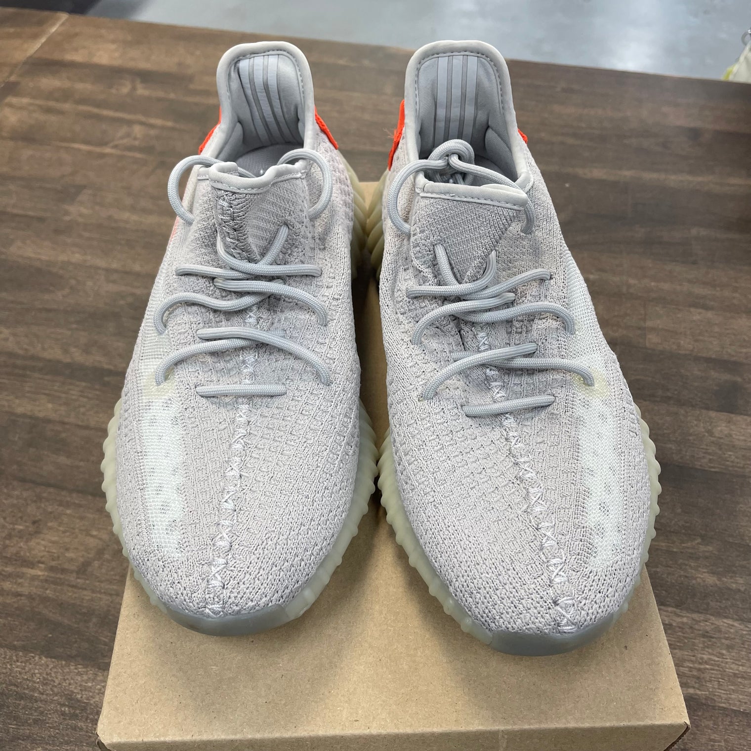 Tail Light Yeezy 350 (USED,No Box)