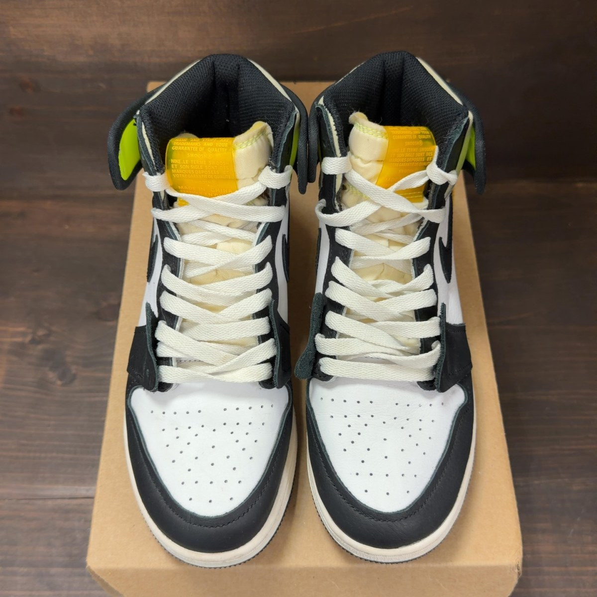 Jordan 1 Retro High White Black Volt University Gold (GS) Size 6Y (Pre-Owned) - Image 3