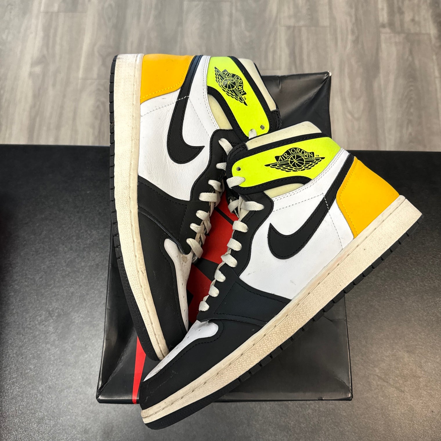 Volt Jordan 1 High (USED)