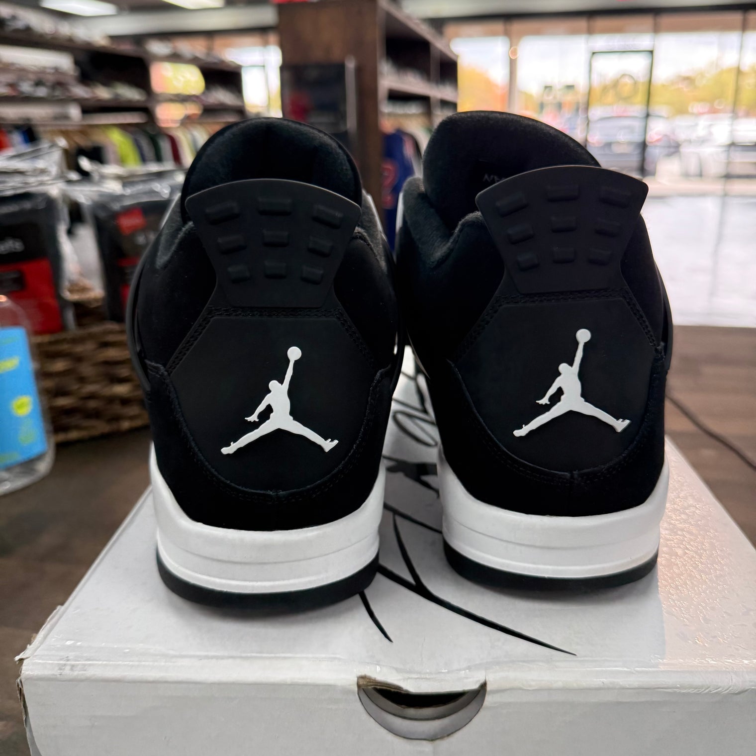 White Thunder Jordan 4 Retro (USED)