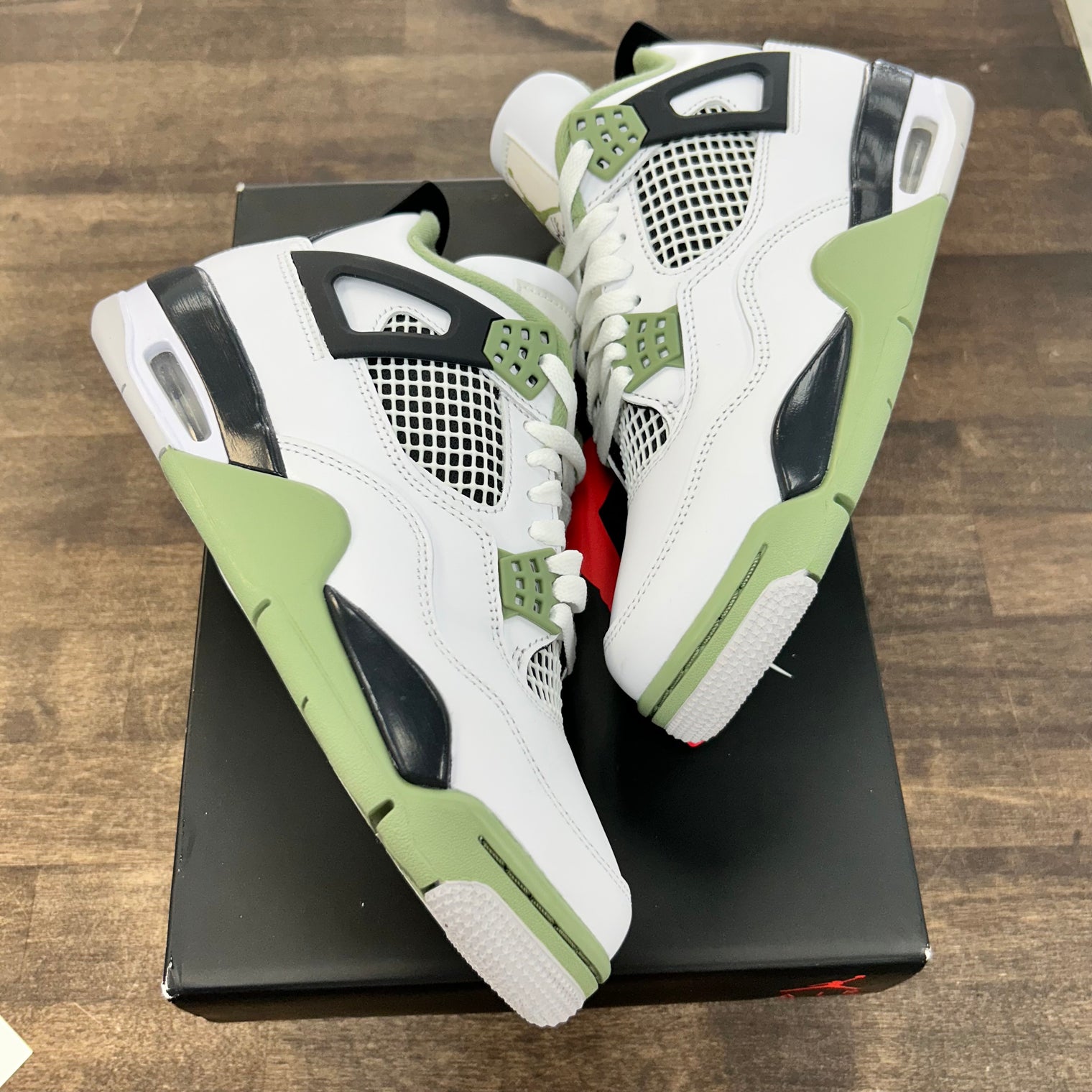 Seafoam Jordan 4 (W) (USED)