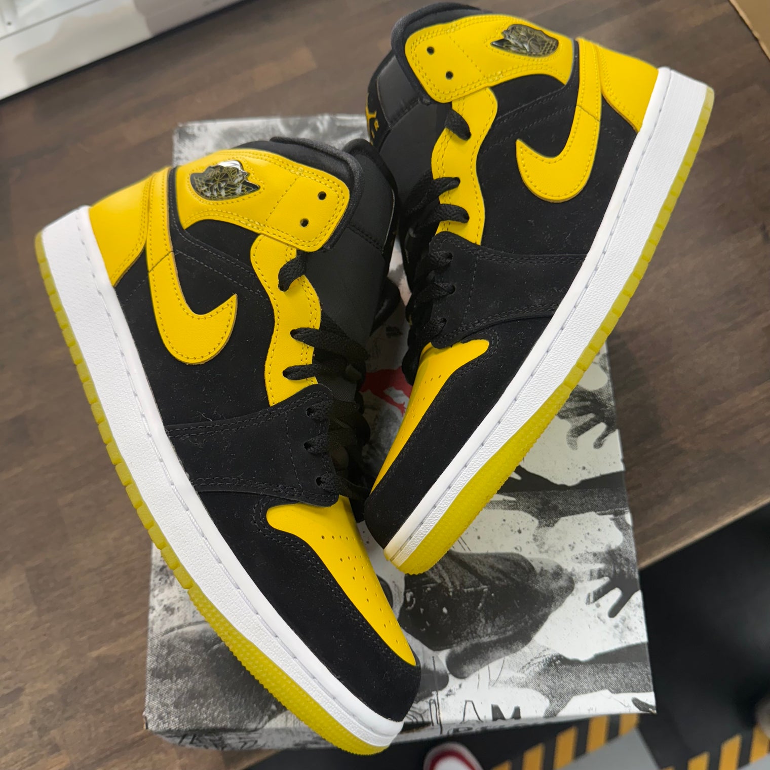 New Love Jordan 1 Mid (USED)