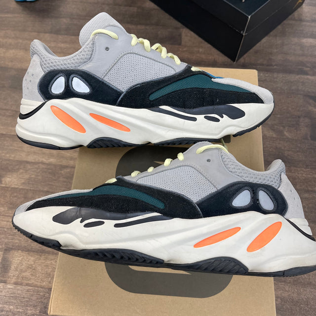 Waverunner Yeezy 700 (USED)