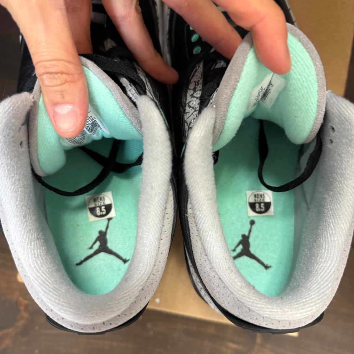 Jordan 3 Retro Green Glow Size 8.5 (Pre-Owned) - Image 4