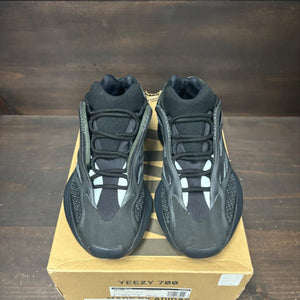 adidas Yeezy 700 V3 Alvah Size 7 (Pre-Owned) - side