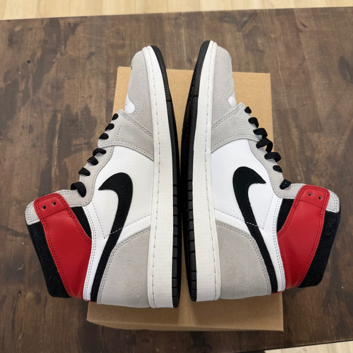 Jordan 1 Retro High Light Smoke Grey Size 10.5 (Pre-Owned) - Image 4