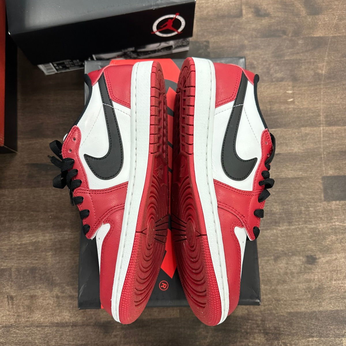 Jordan 1 Retro Low OG Chicago (2025) - Image 3