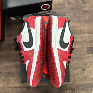 Jordan 1 Retro Low OG Chicago (2025) - Image 3