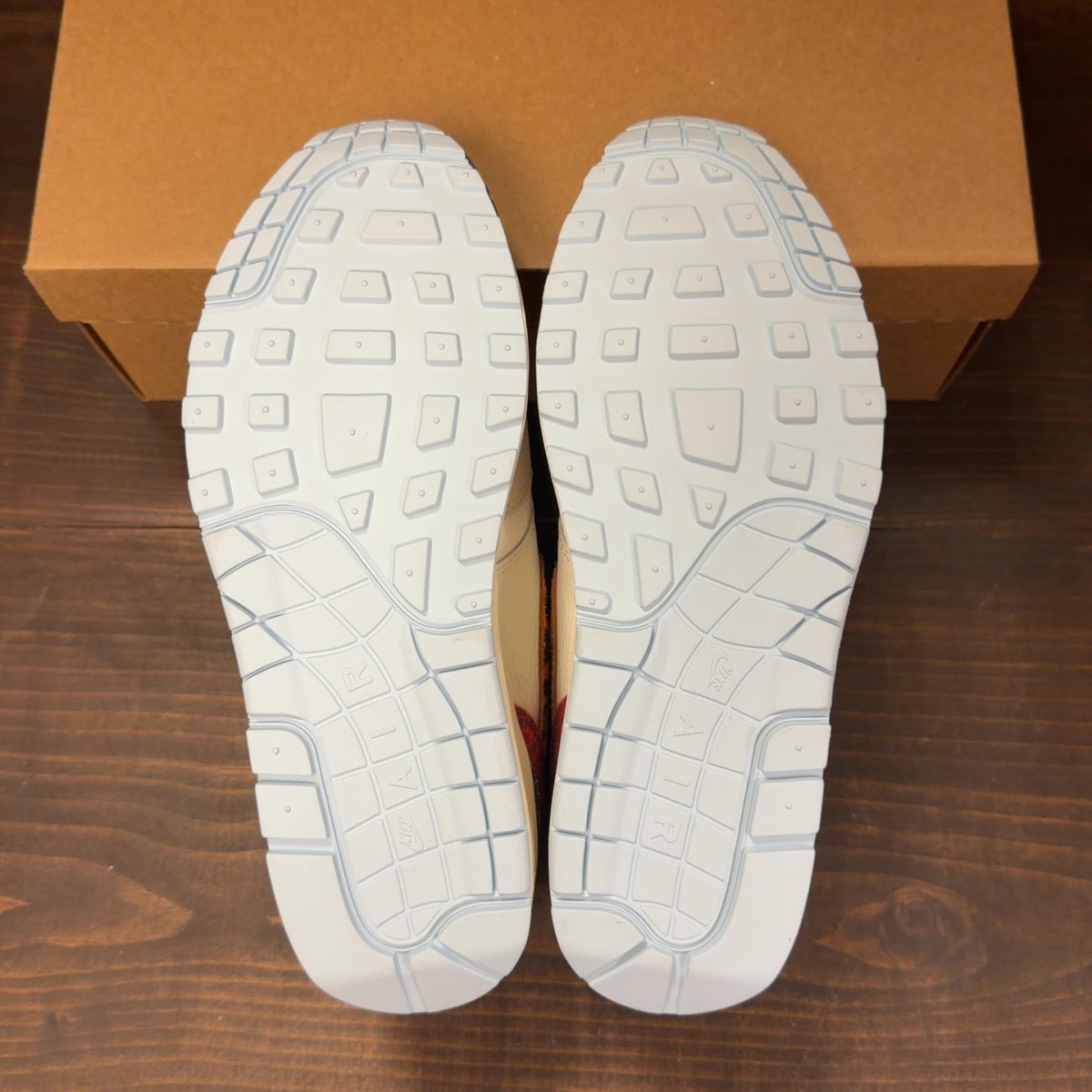Nike Air Max 1 '87 Great Indoors (Women's) Size 11W (Pre-Owned) - Image 7
