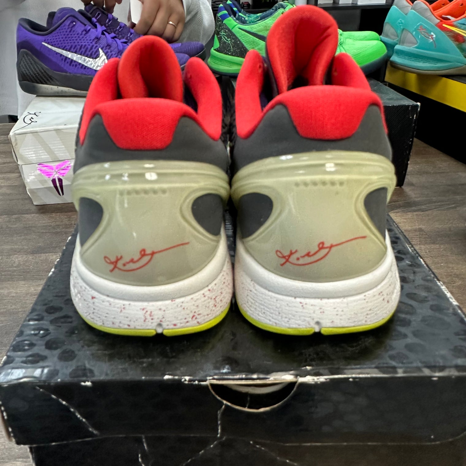 Supreme Chaos Nike Zoom Kobe 6 (2011) (USED)