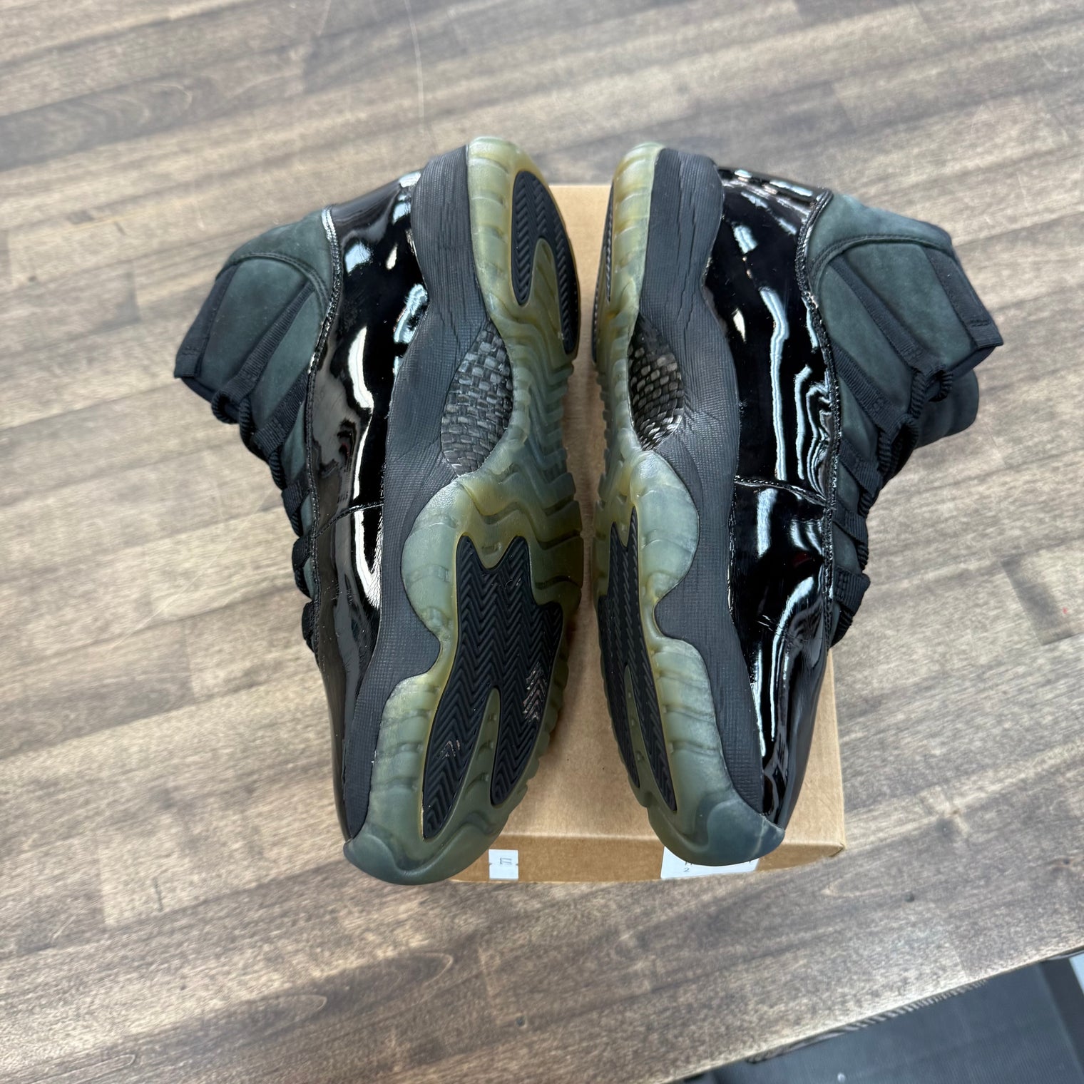 Cap and Gown Jordan 11 Retro (USED,No Box)